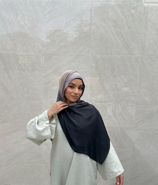 Lina Abaya in Grey