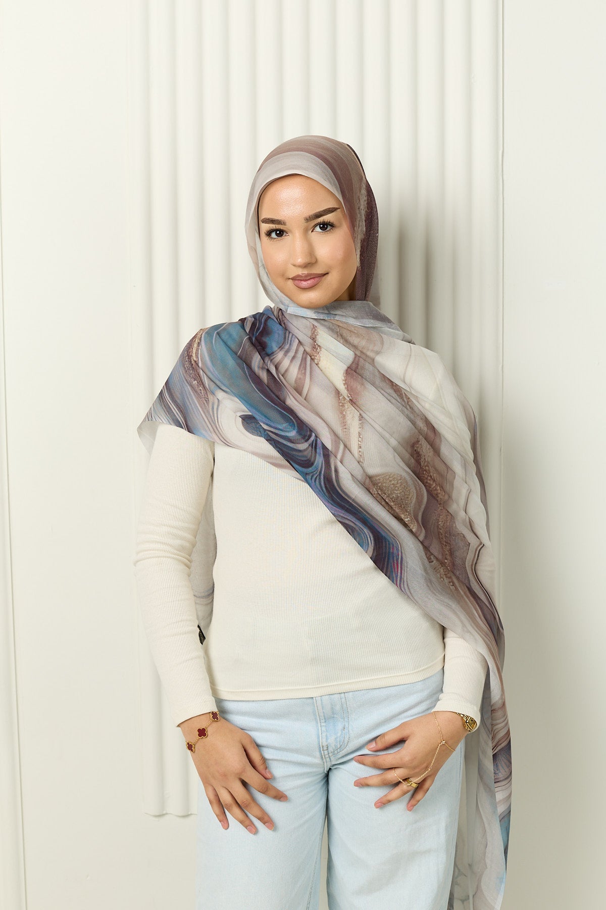 Modal Hijab in Silent Drift