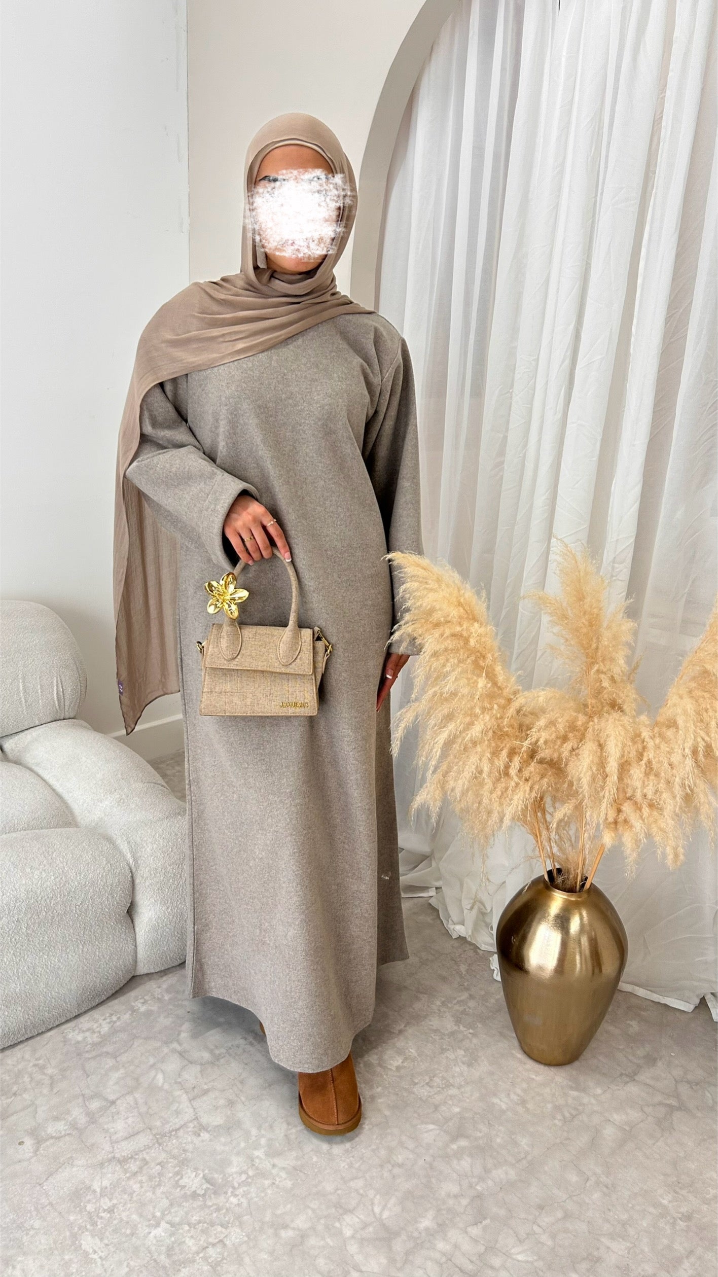 Nayla in Taupe Grey