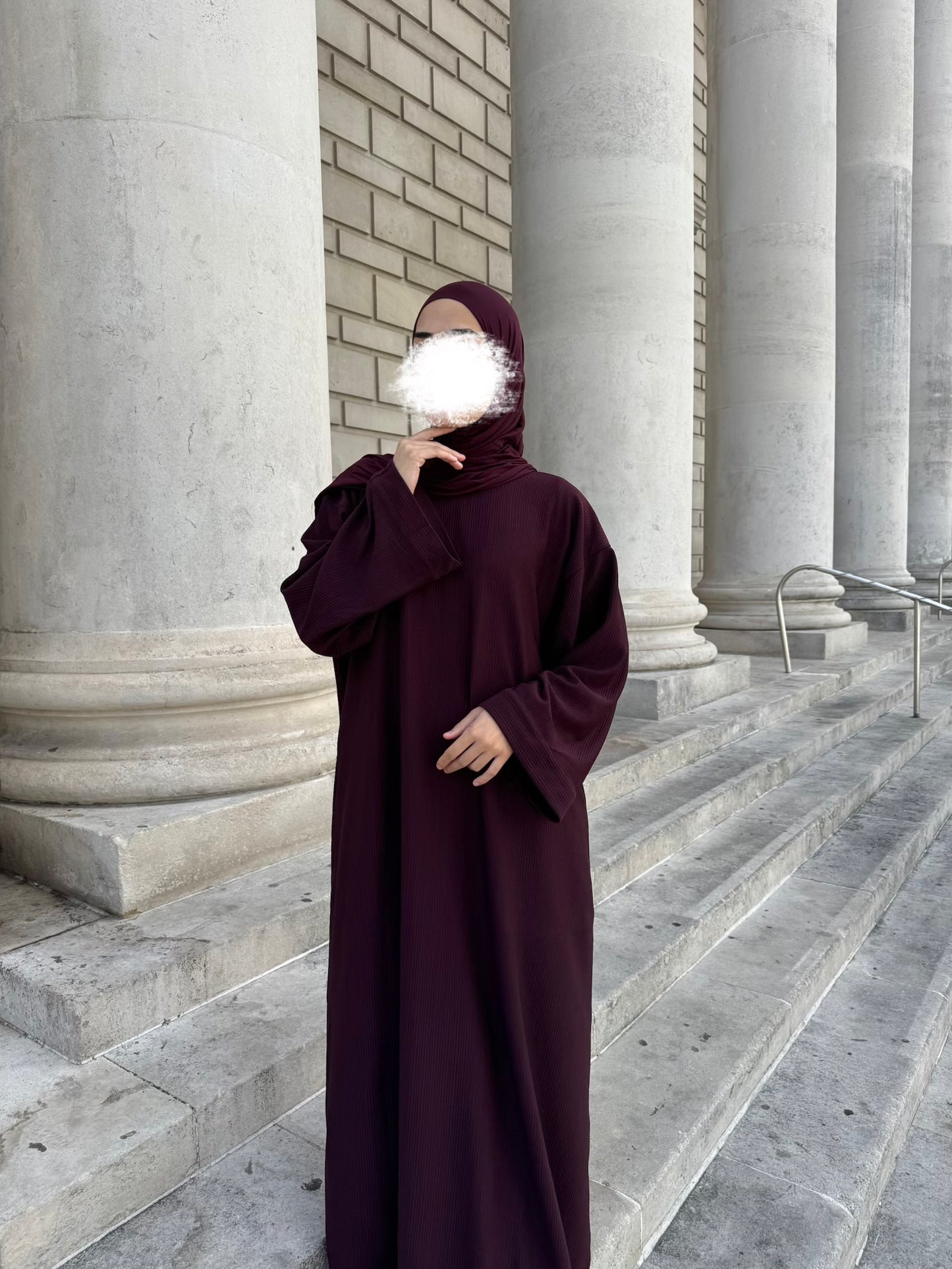 Rima in Maroon