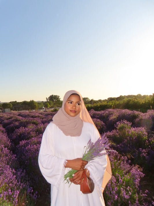 Hanaa Frayed Abaya in White