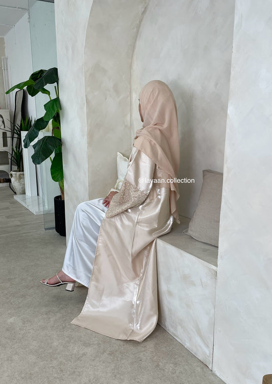 HASNAA IN PEACH