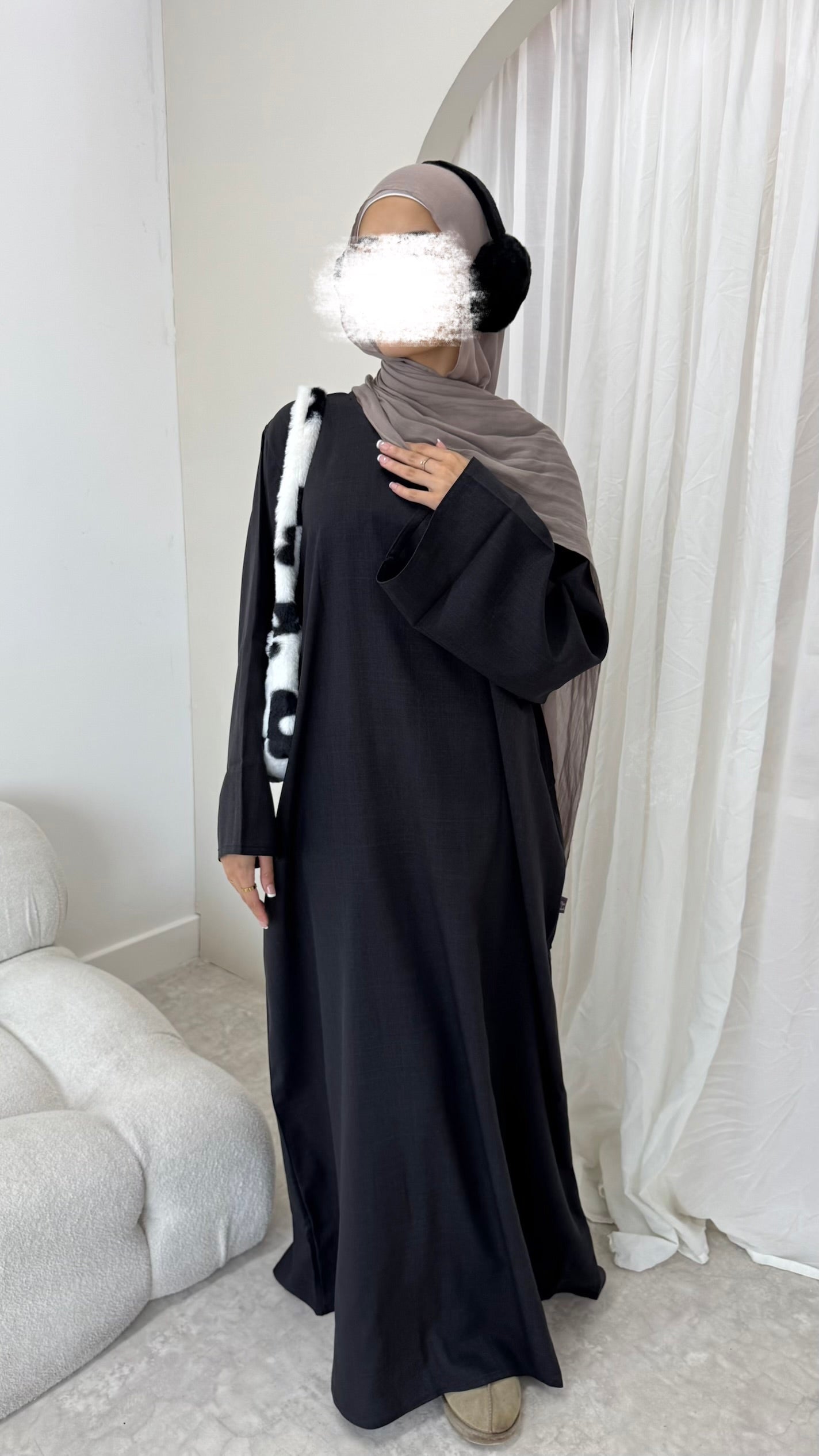 Lina Abaya in Black